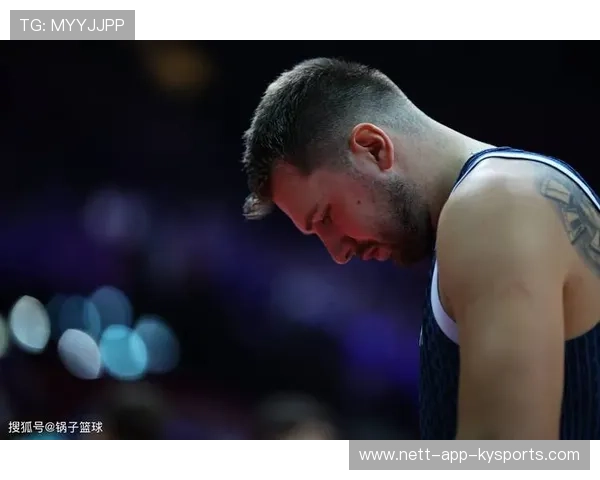 东契奇29+11+10：送约基奇式妙传 被犯规后随手一扔超远命中，东契奇亲签