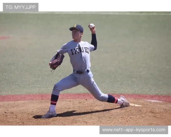 棒球选手关键安打点燃球场热情