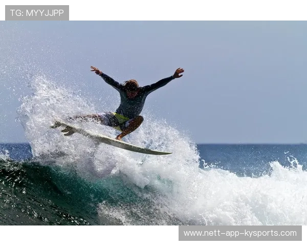 潮汐冲浪比赛：海浪中的勇士较量，冲浪 涨潮